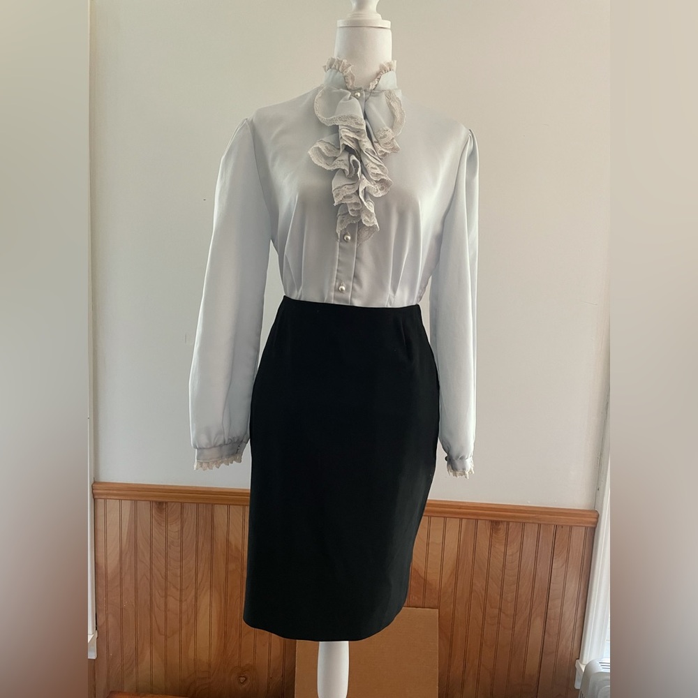 🤩 4/$25 Bitten:  Jessica Parker Black Skirt